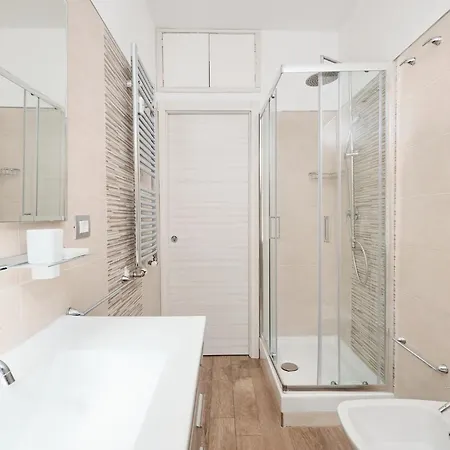 A Few Minutes From The Colosseum - Free Wi-fi & Netflix 아파트 *