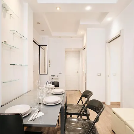 A Few Minutes From The Colosseum - Free Wi-fi & Netflix 아파트 로마